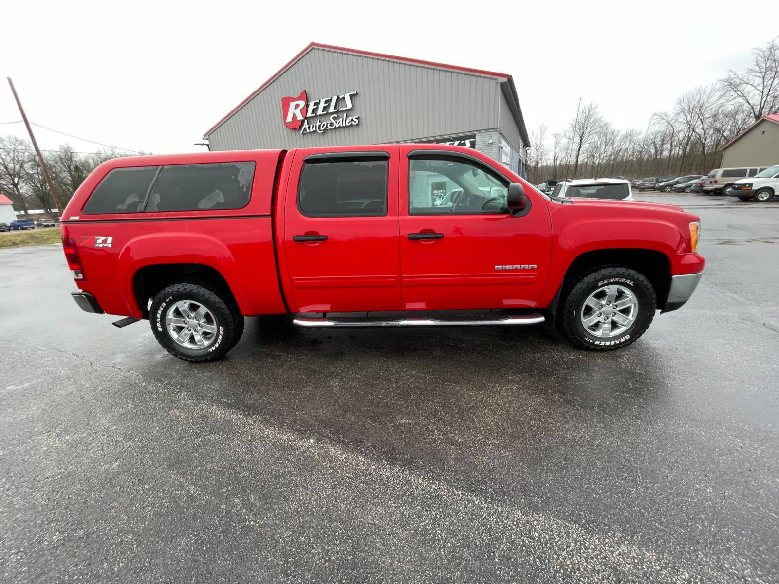 2012 Red /Black GMC Sierra 1500 SLE Crew Cab 4WD (3GTP2VE78CG) with an 5.3L V8 OHV 16V FFV engine, 6-Speed Automatic transmission, located at 11115 Chardon Rd. , Chardon, OH, 44024, (440) 214-9705, 41.580246, -81.241943 - Photo #5